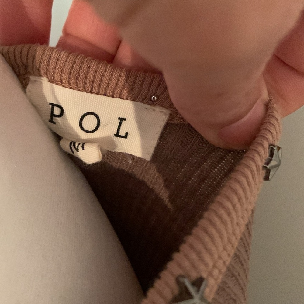 POL Olive Long Sleeve Cutout Top cute & eye catching! - Picture 6 of 7